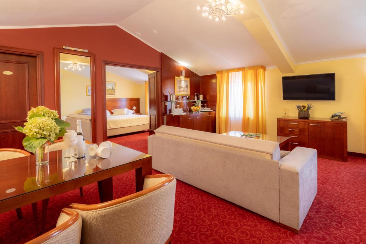 Riva 4*