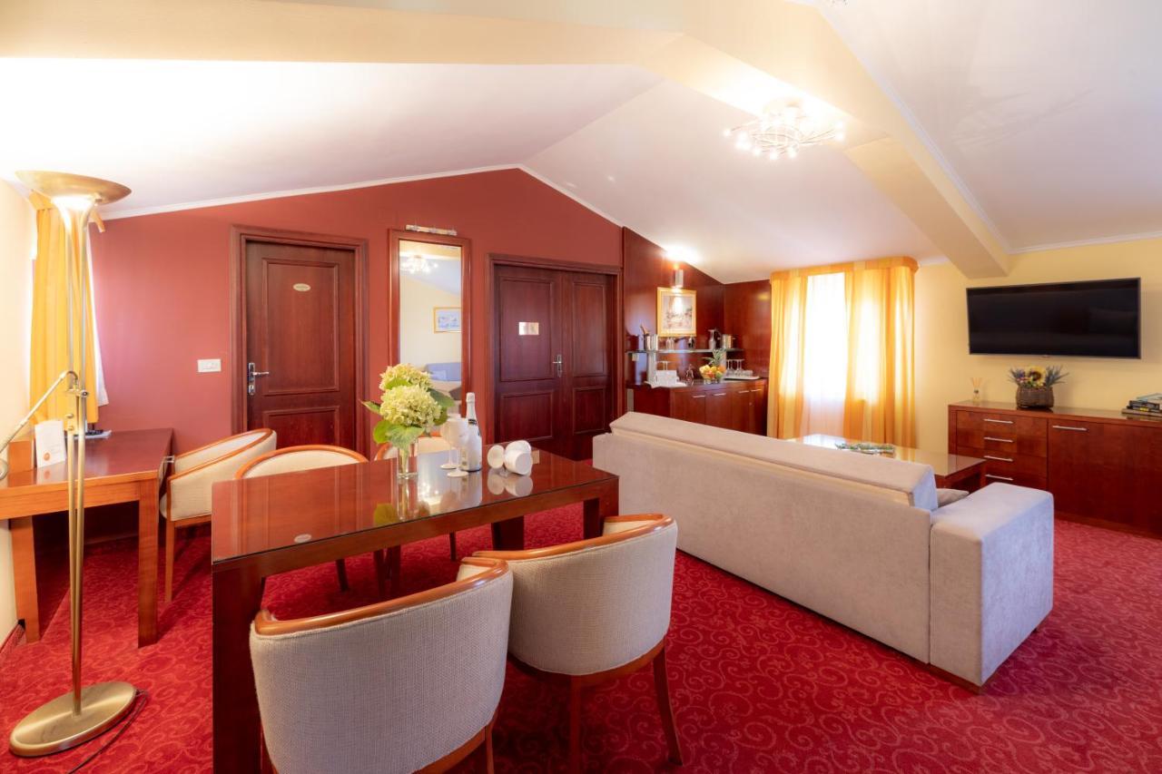 Riva 4*